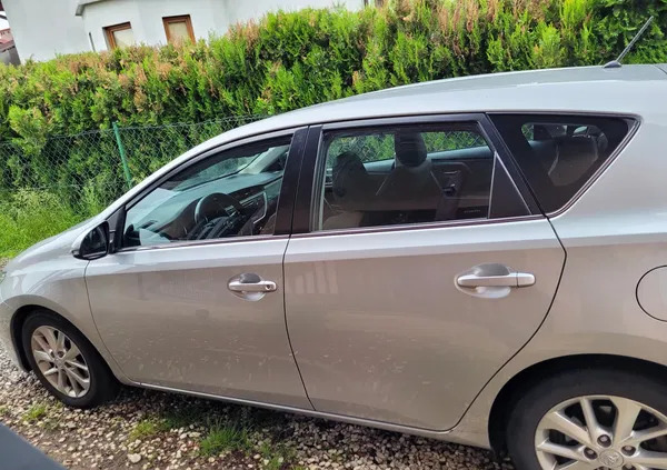 toyota Toyota Auris cena 36500 przebieg: 147000, rok produkcji 2013 z Piastów